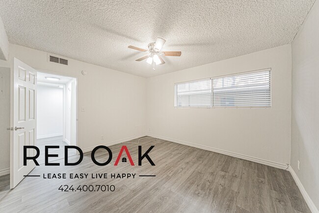 Building Photo - 10741 Moorpark St
