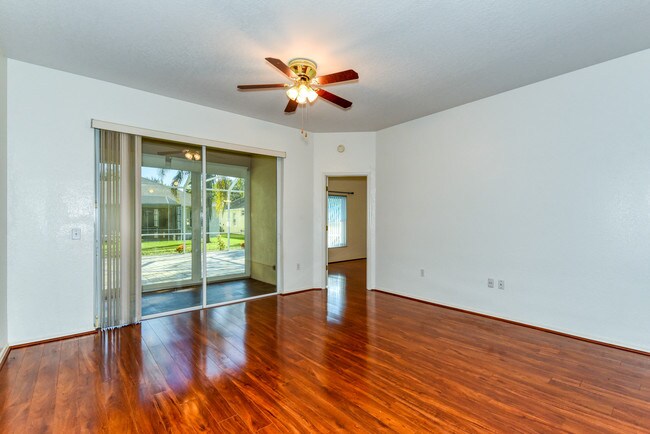 Building Photo - 6221 Foxglove Ln