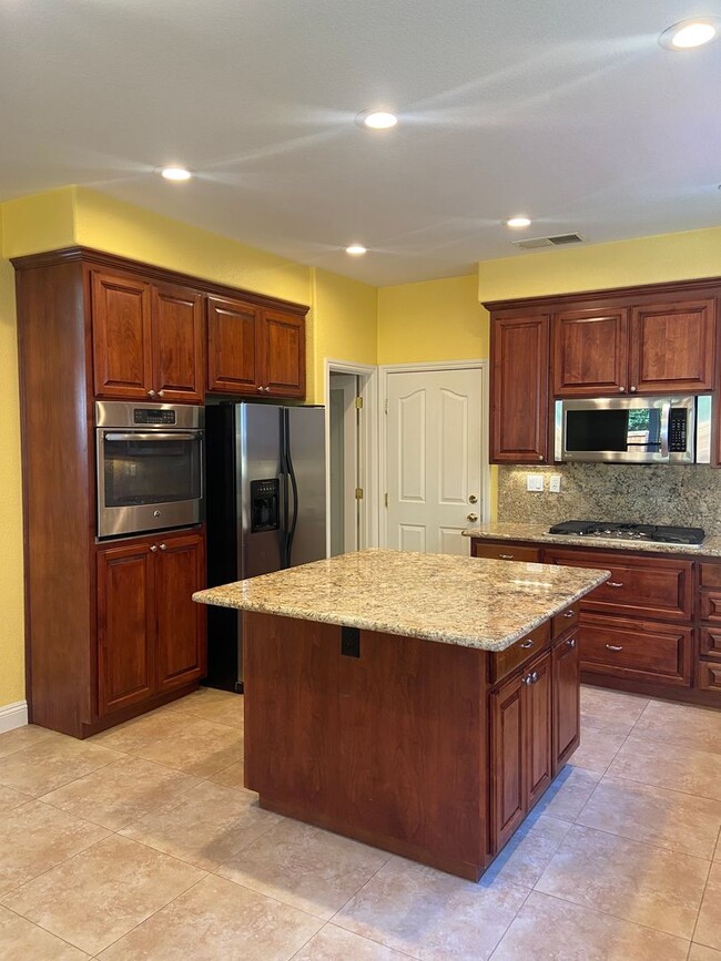 Building Photo - Desirable Empire Ranch 4 Bdrm, 3 bath!