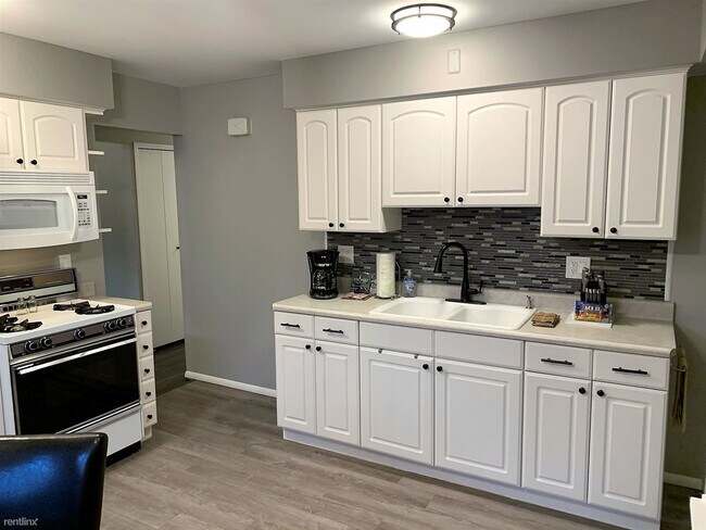 Building Photo - 3 br, 2 bath House - Flex-Lease/Furnished ...