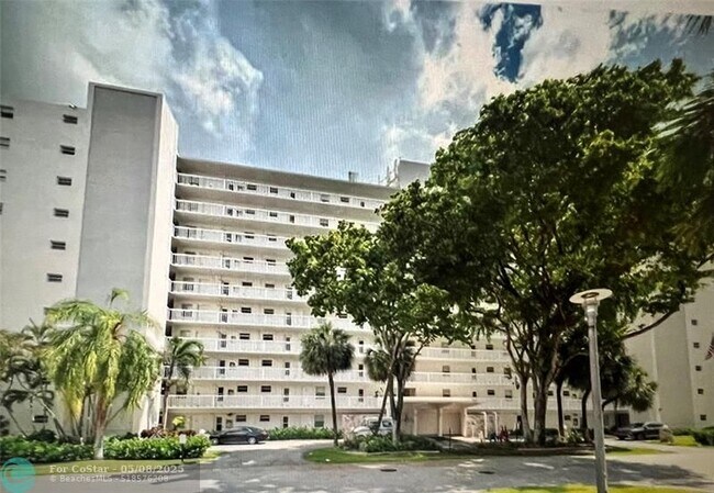 Foto del edificio - 2555 NE 11th St