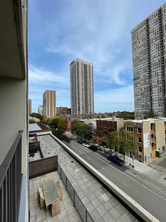 Building Photo - 1636 N Wells St