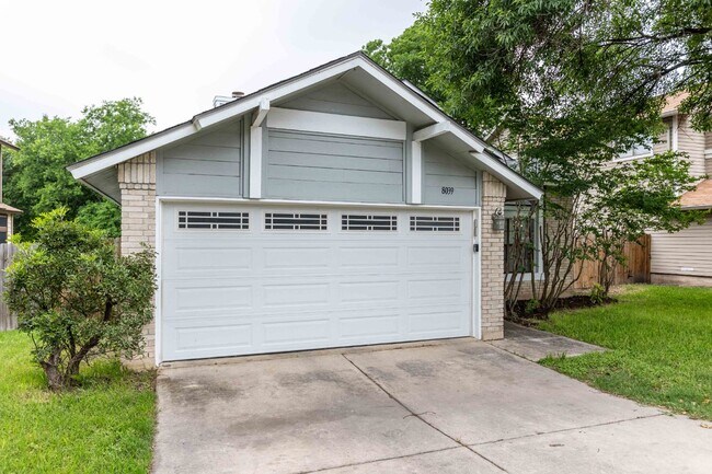 Foto del edificio - 8039 Sunshine Trail Dr