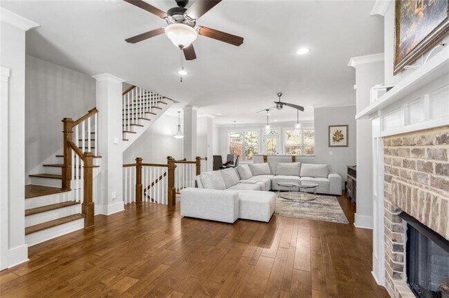 Foto del edificio - 2413 Misty Hollow Pl