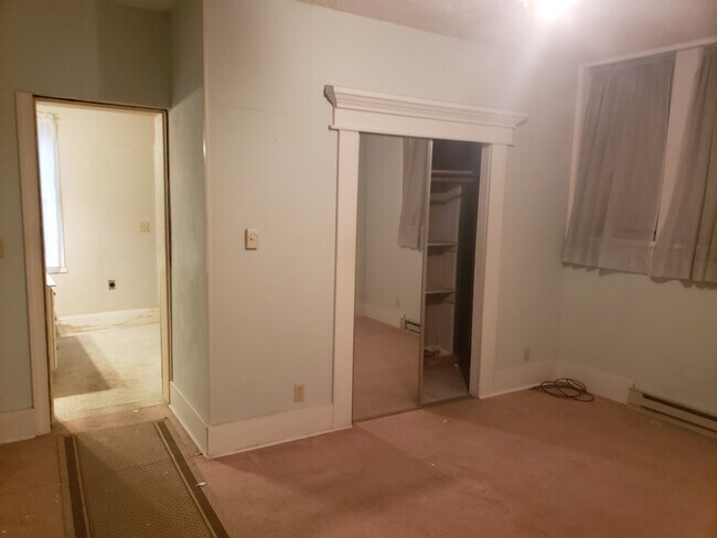 Foto del edificio - 1326 E Main St