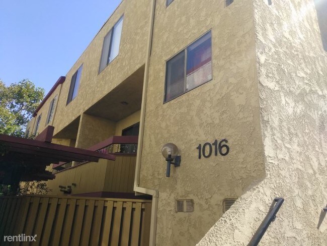 Building Photo - 1016 S Marengo Ave