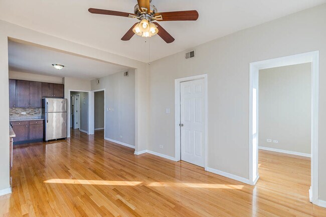 Building Photo - 4165 N Elston Ave