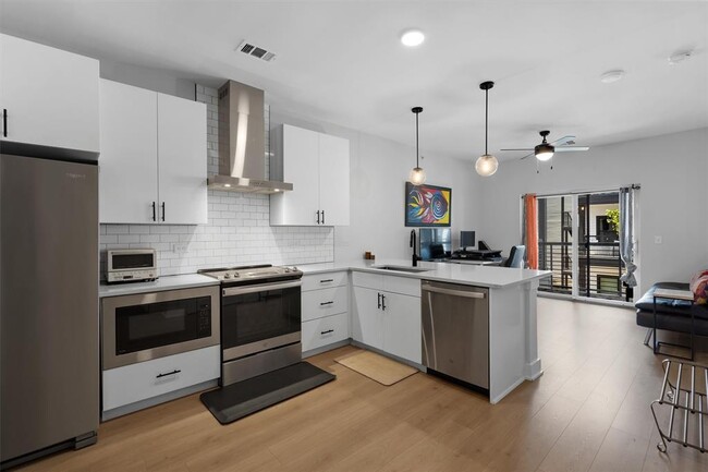 Building Photo - 3101 Govalle Ave
