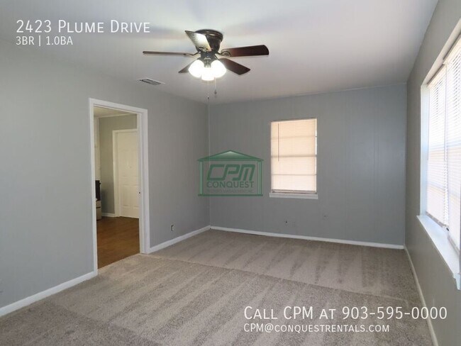 Building Photo - 2423 Plume Dr