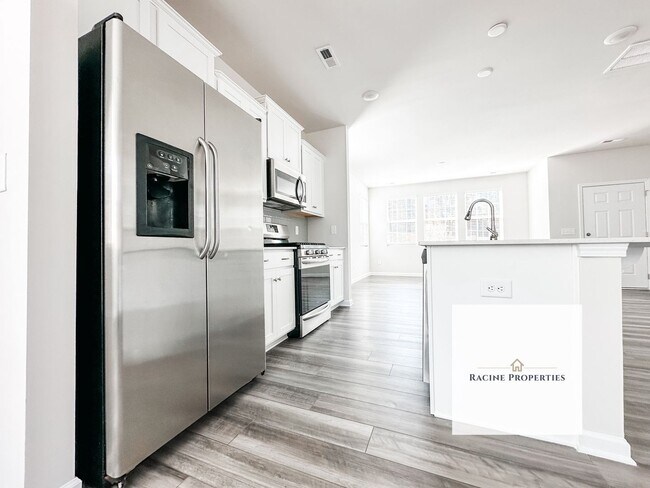 Foto del edificio - Beautiful new townhome available in Travelers Rest