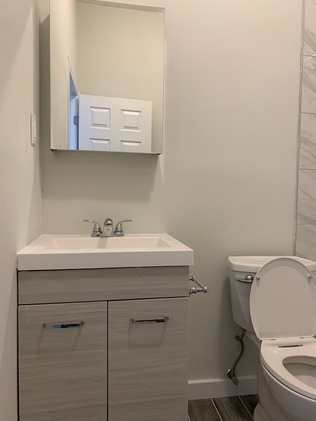 Building Photo - 872 Bergen Ave