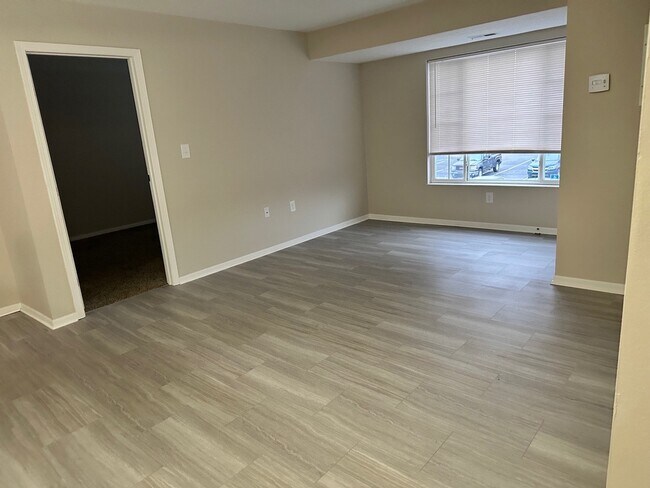 Foto del edificio - 3700 Lifestyle Boulevard, Unit 3750