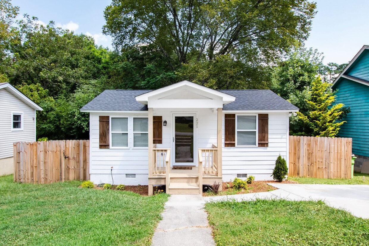 Primary Photo - 2bedroom/1 bath home minutes to downtown H...