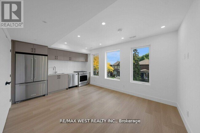 Building Photo - 502 Atlas Ave