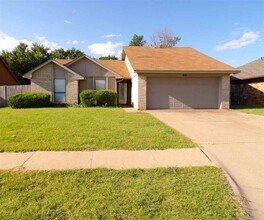 Building Photo - 7222 NW Cherry Cir