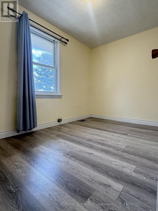 Building Photo - 61 Parkside Dr