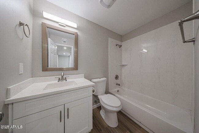 Foto del edificio - 5336 W Lewis Ave