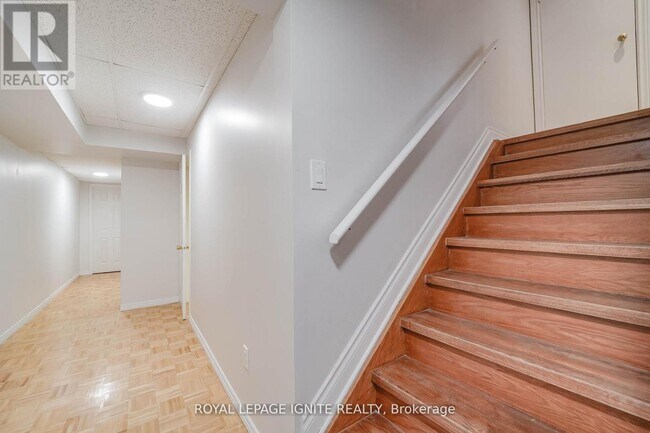 Photo du bâtiment - 165 Clonmore Dr