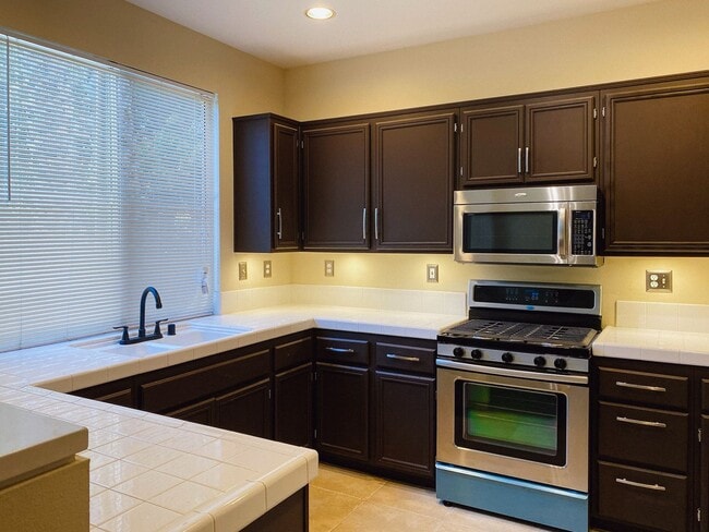 Building Photo - Stunning Two-Story 3 Bedroom, 2.5 Bath Hom...