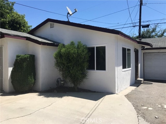 Building Photo - 926 N Electric Ave
