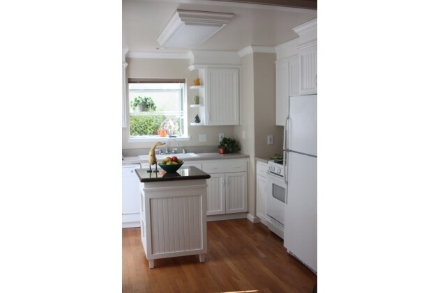 Kitchen - 550-590 Penny Ln