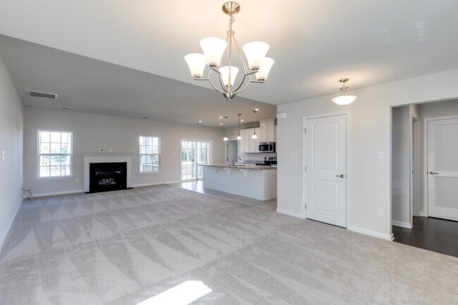 Foto del edificio - 5890 Heathers Crossing Dr