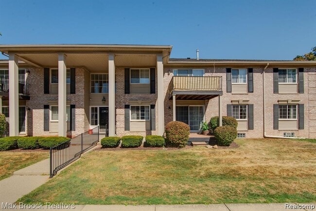 Building Photo - 6109 Orchard Lake Rd