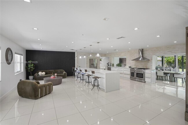 Foto del edificio - 5501 SW 8th St