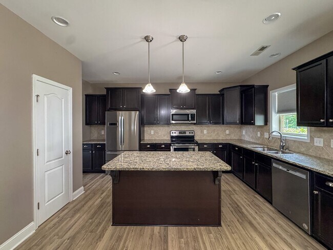 Foto del edificio - Gorgeous 4 Bed 2.5 Bath Home in West Gate