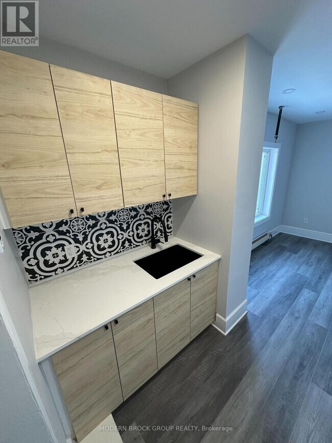 Building Photo - 2 Water St