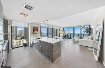 Building Photo - 460 NE 28th St