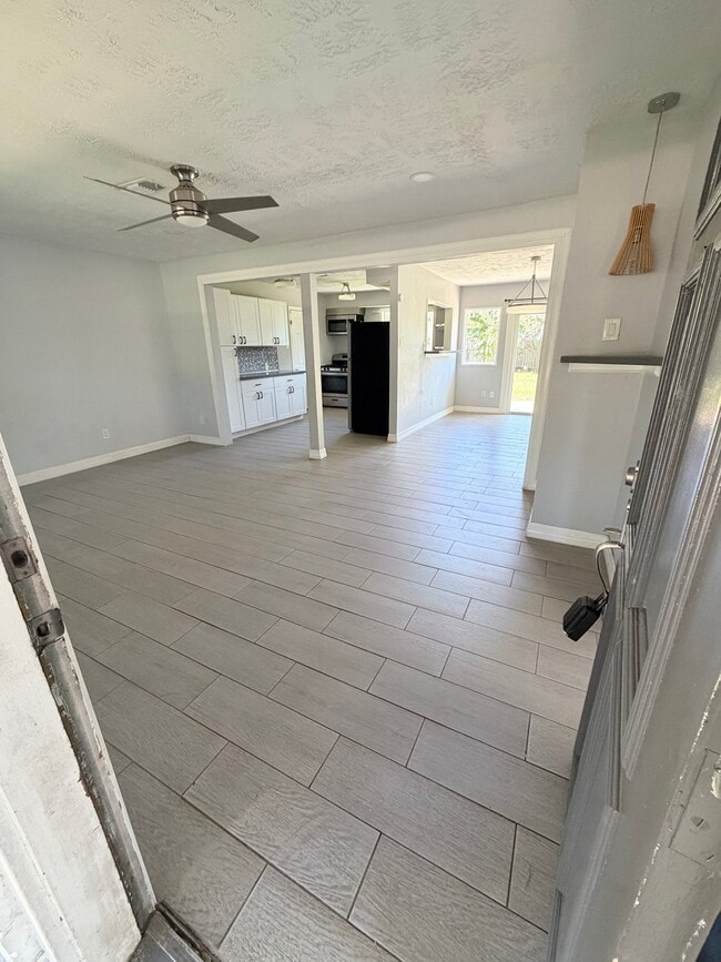Building Photo - 7230 Edgemoor Dr
