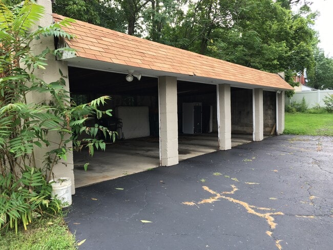 Building Photo - 5840 Ridge Ave