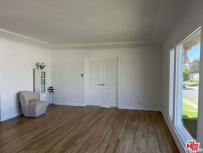 Photo - 4120 S Victoria Ave Apartment