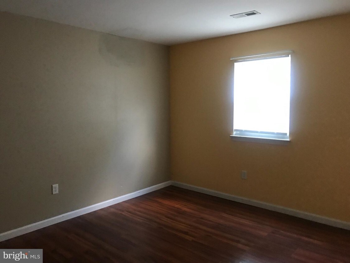 Foto principal - 105 E Beaver Ct