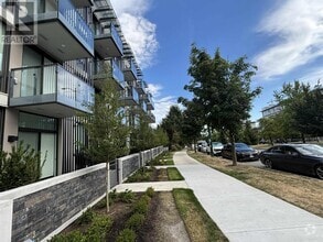 Building Photo - 5212-5212 Cambie St.