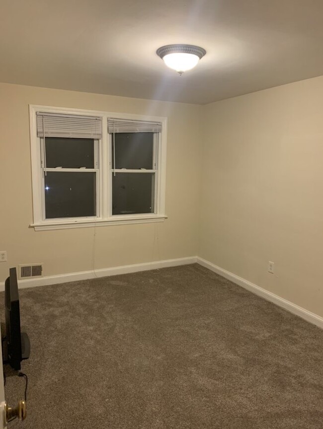 Building Photo - 2411 Kenton Pl