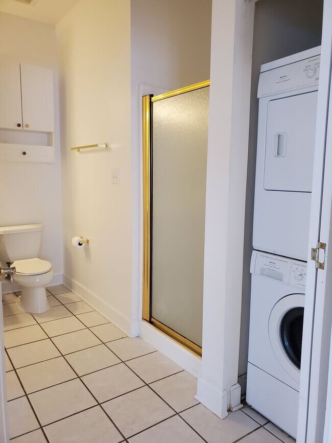 Building Photo - Available Now 2 bedroom 2 bathroom
