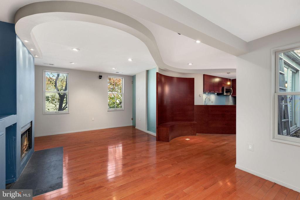 Foto principal - 721 D St NE