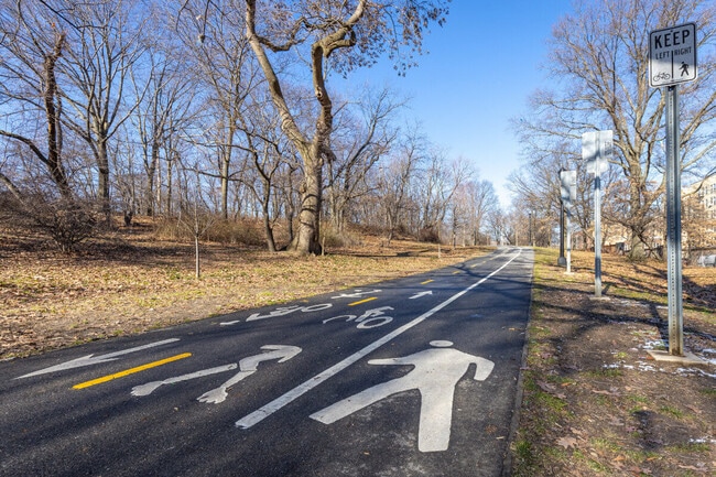 Bronx Park walkway and bike path