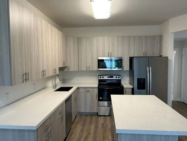 Foto del edificio - Beautiful 2 Bed \ 2 Bath Apartment in a New community! First month's rent: $999.00