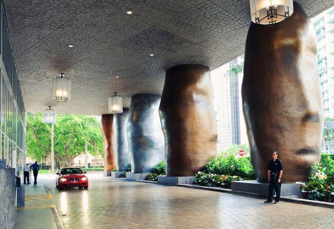 Foto del edificio - 475 Brickell Ave