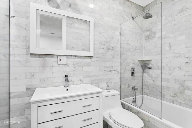 Bathroom - 228 Palmetto St