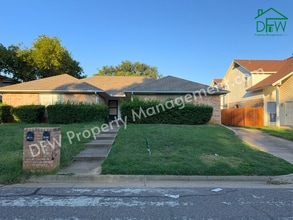 Building Photo - 4011 Ridgebrook Dr