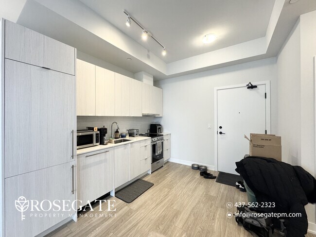 Photo du bâtiment - Modern 1-Bedroom Condo with Balcony & Underground Parking in Mississauga