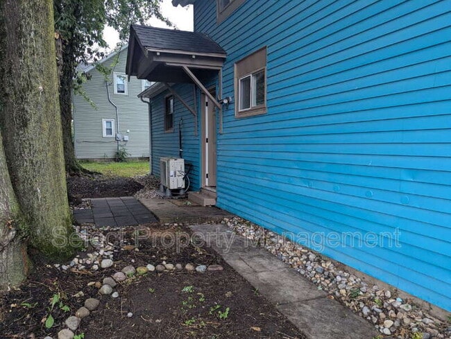 Building Photo - 601 Brackenridge St