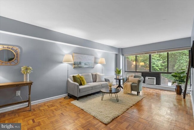 Foto del edificio - 3901 Tunlaw Rd NW