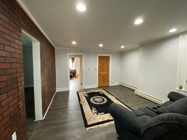 Living area - 671 Clinton Ave