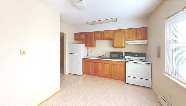 Courtside Apartments Studio Kitchen - Courtside Apartments