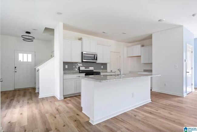 Building Photo - 220 Chelsea Pk Cir